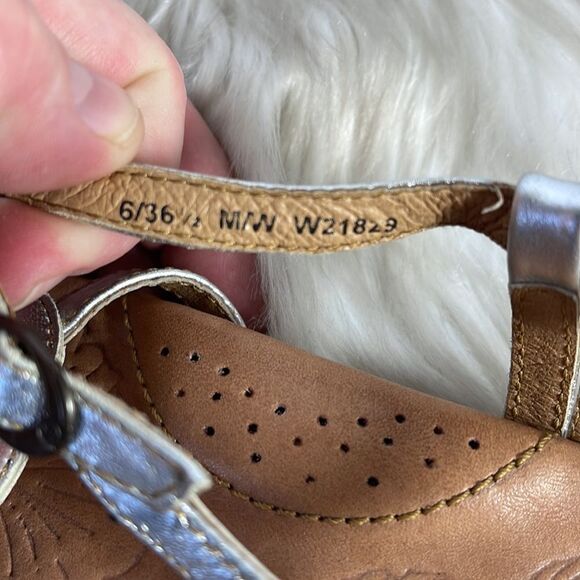 Born Silver Handcrafted Leather Strappy Sandals Sz 6 - Picture 5 of 7